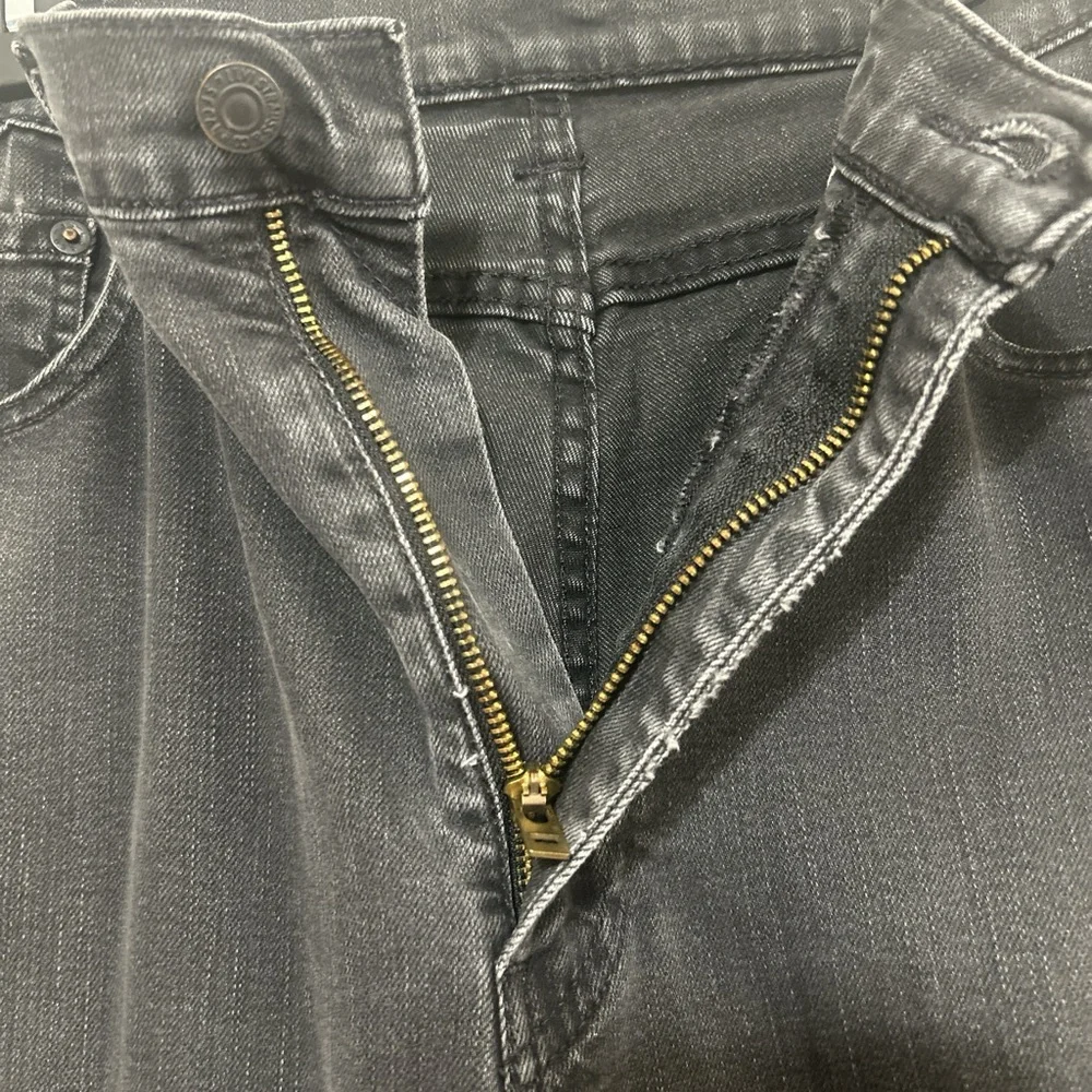 Distressed Levi’s 505 Regular Fit Straight Leg Black Denim Jeans W38 L32 - Picture 3 of 8